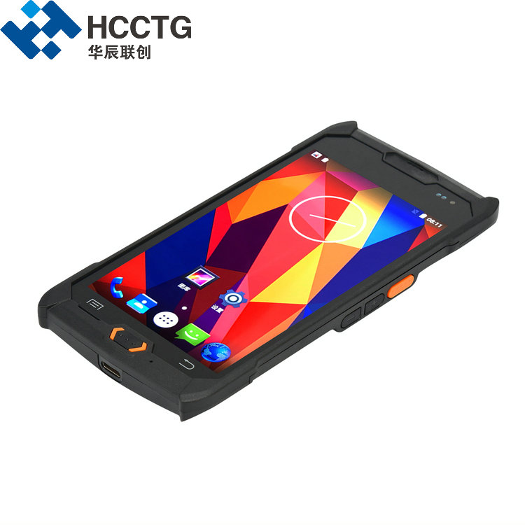 PDA tenu dans la main de HCC NFC 4G Android 9,0 avec le code barres 2D balayant C50 plus